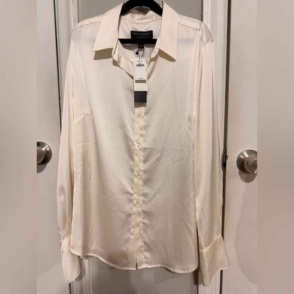Banana Republic Women’s Classic Ivory Button-Up Shirt